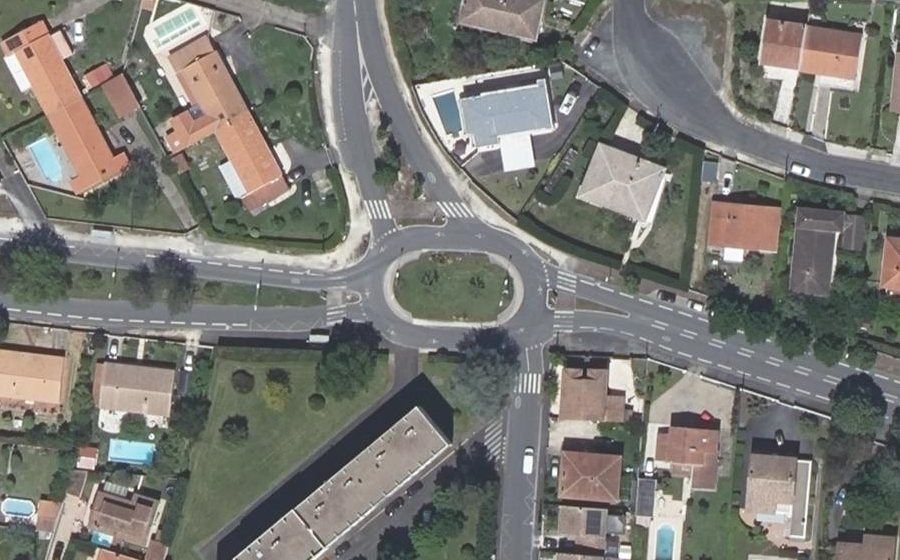 Vue aérienne du Rond-point anonyme n°37830931