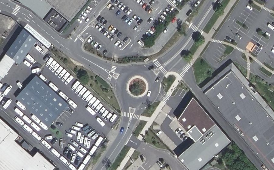 Vue aérienne du Rond-point anonyme n°37834377
