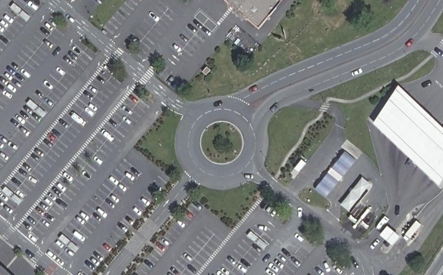 Vue aérienne du Rond-point anonyme n°37834955