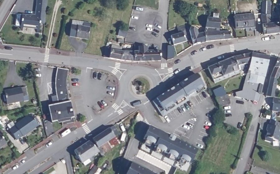 Vue aérienne du Rond-point anonyme n°37839274