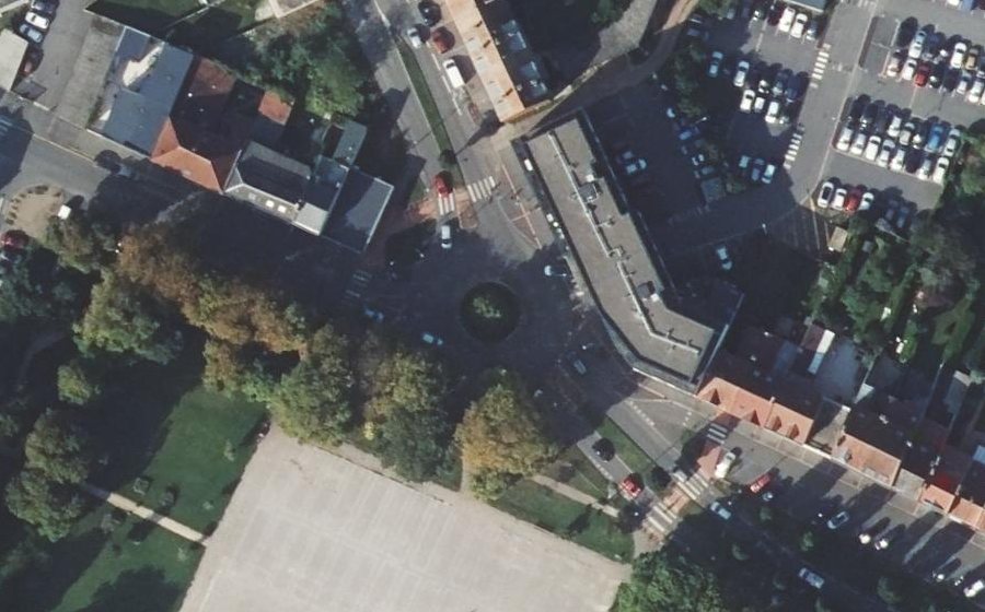 Vue aérienne du Rond-point anonyme n°37845825
