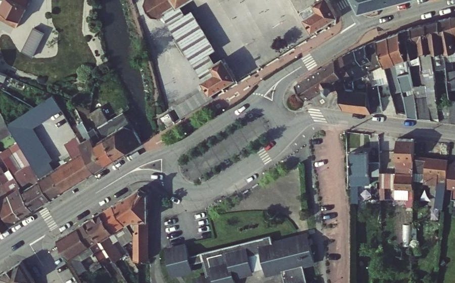 Vue aérienne du Rond-point anonyme n°37850175