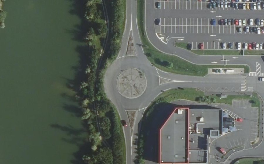 Vue aérienne du Rond-point anonyme n°37853120