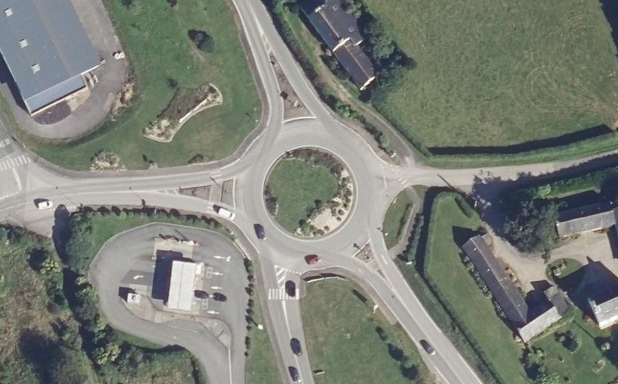 Vue aérienne du Rond-point anonyme n°37853584