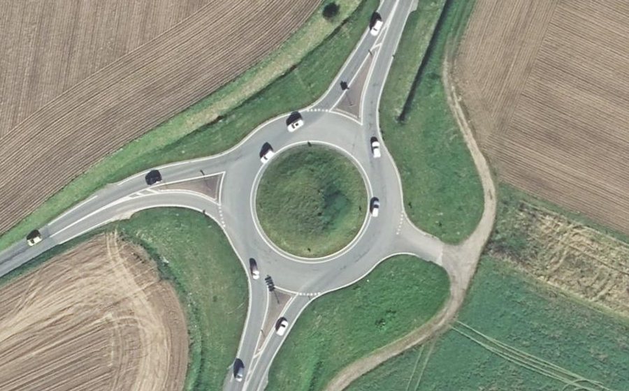 Vue aérienne du Rond-point anonyme n°37853878