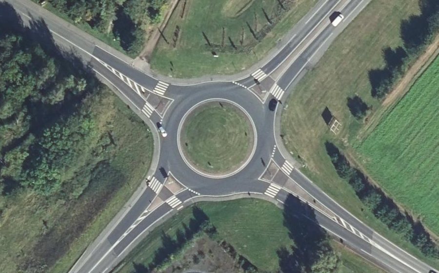 Vue aérienne du Rond-point anonyme n°37853880