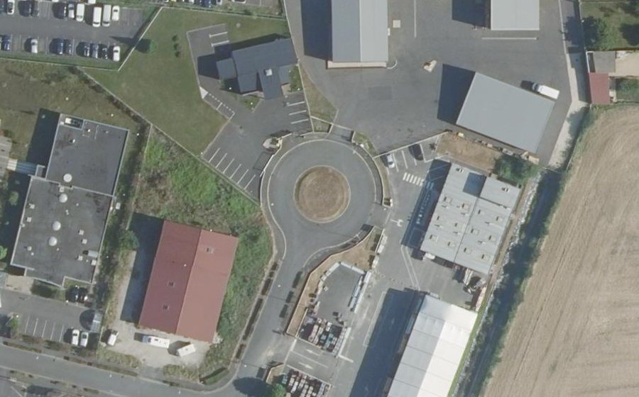 Vue aérienne du Rond-point anonyme n°37854263