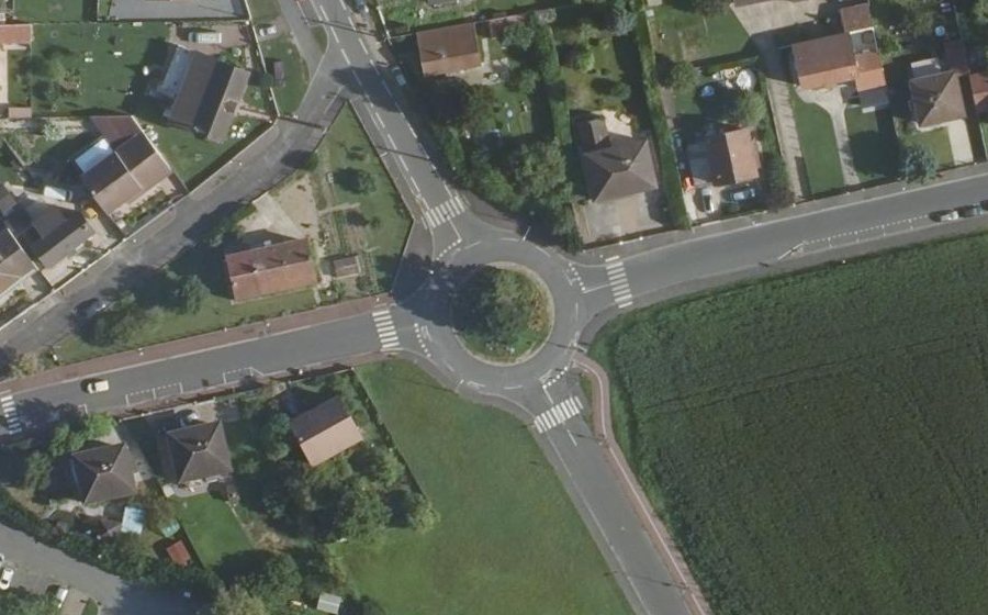 Vue aérienne du Rond-point anonyme n°37856867