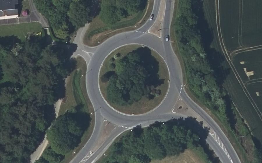 Vue aérienne du Rond-point anonyme n°37866592