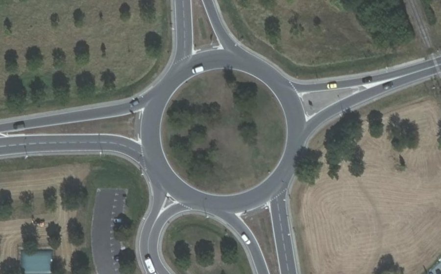 Vue aérienne du Rond-point anonyme n°37868000