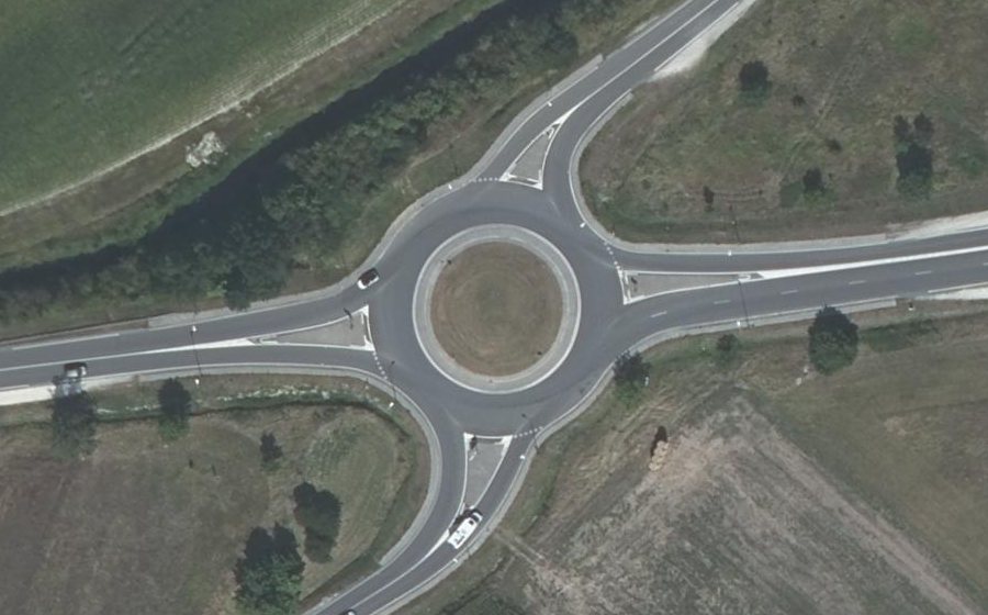 Vue aérienne du Rond-point anonyme n°37868008