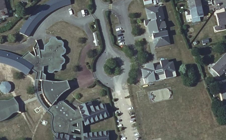 Vue aérienne du Rond-point anonyme n°378908368