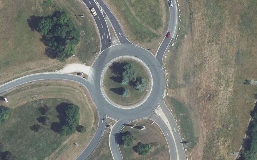 Vue aérienne du Rond-point anonyme n°37893571