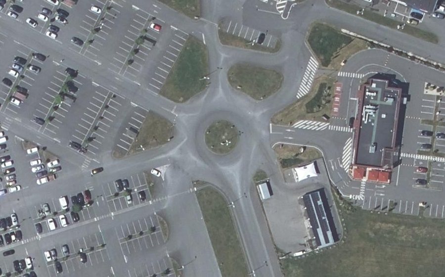 Vue aérienne du Rond-point anonyme n°37896168