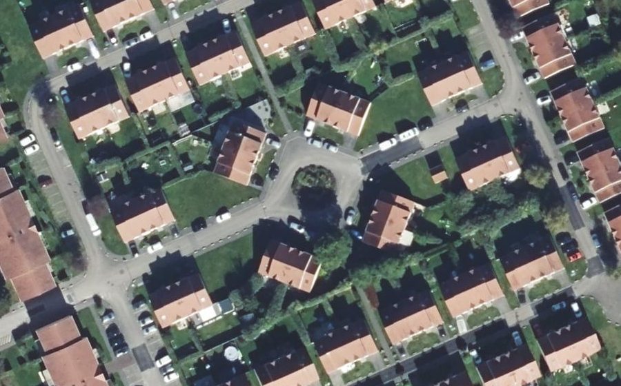 Vue aérienne du Rond-point anonyme n°378966407