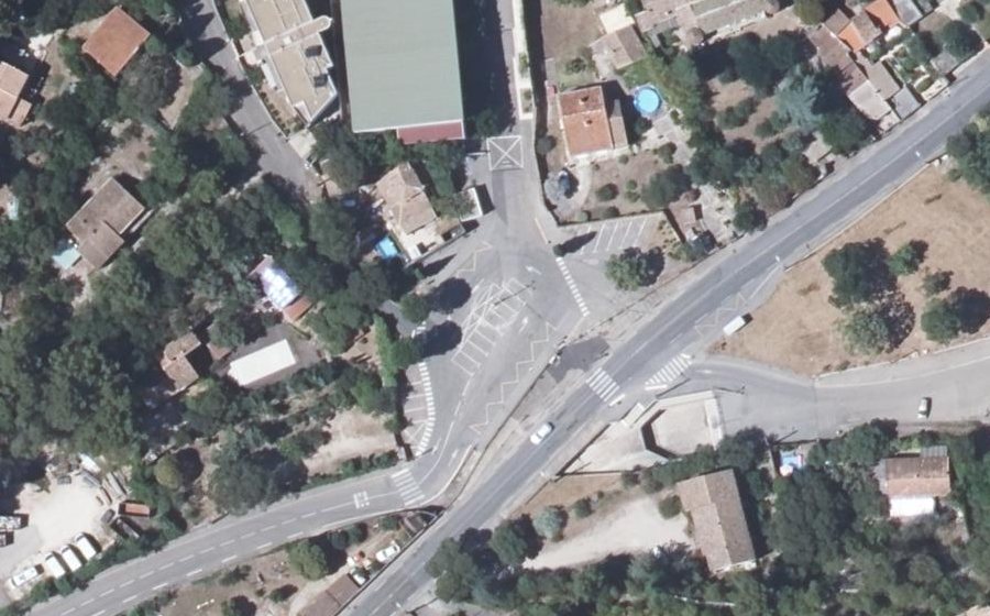 Vue aérienne du Rond-point anonyme n°378975808