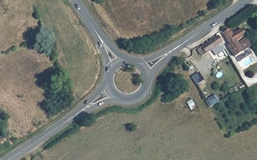 Vue aérienne du Rond-point anonyme n°37898696