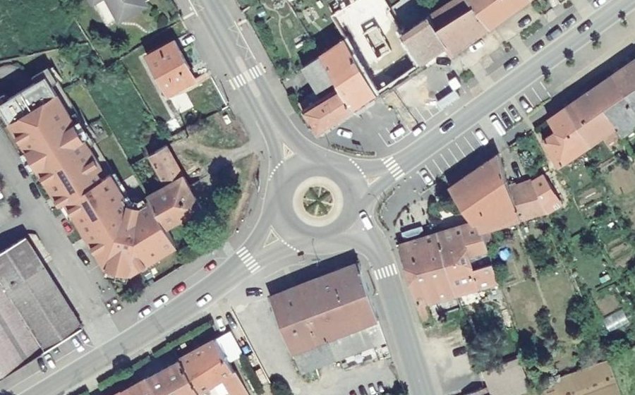 Vue aérienne du Rond-point anonyme n°37899402