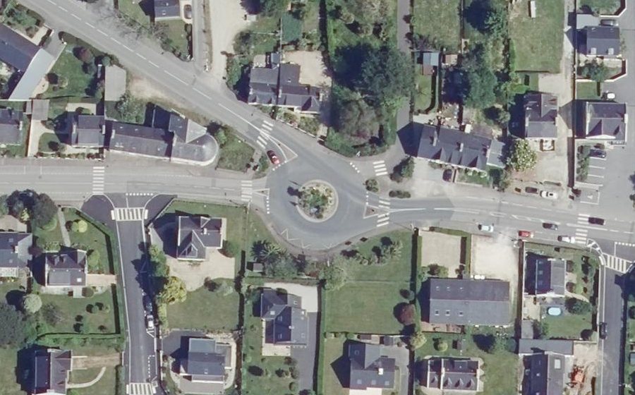 Vue aérienne du Rond-point anonyme n°37902590