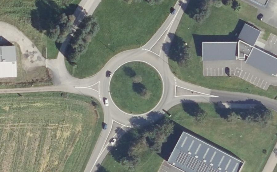 Vue aérienne du Rond-point anonyme n°37907642