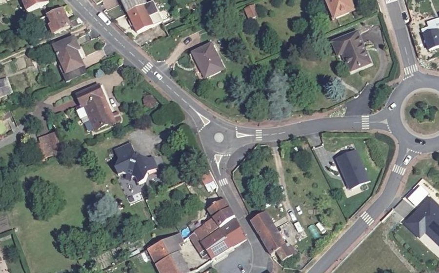 Vue aérienne du Rond-point anonyme n°37915367