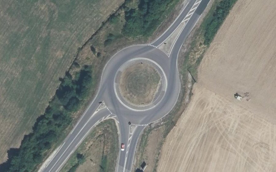 Vue aérienne du Rond-point anonyme n°37916120