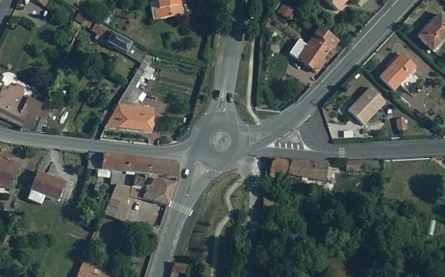 Vue aérienne du Rond-point anonyme n°37919816