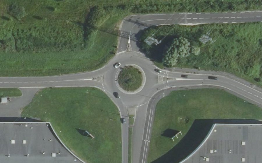 Vue aérienne du Rond-point anonyme n°37920182