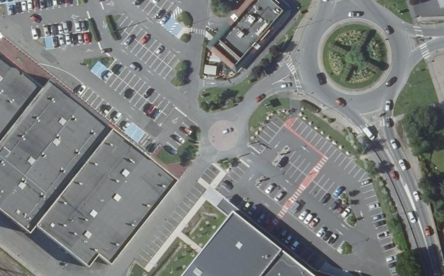 Vue aérienne du Rond-point anonyme n°37920187