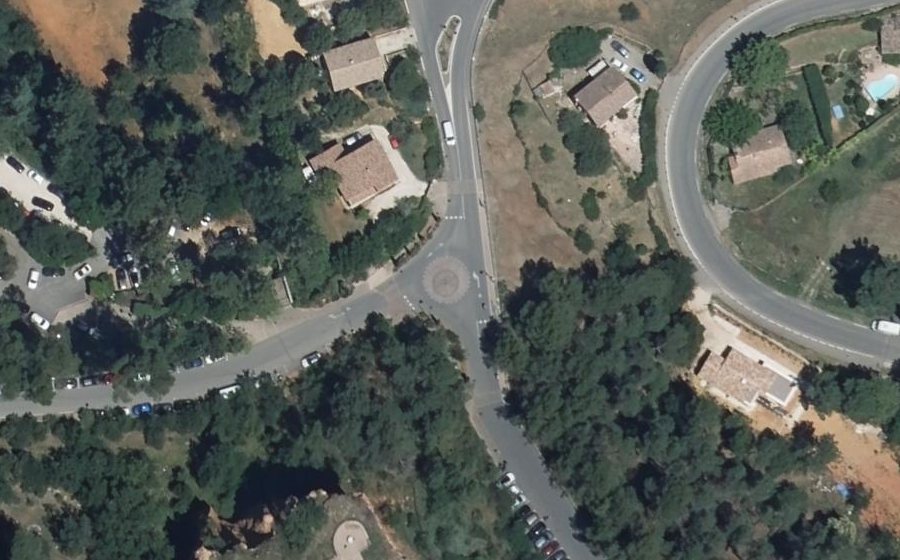 Vue aérienne du Rond-point anonyme n°37922666