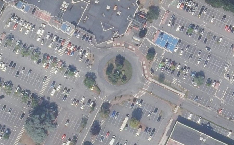Vue aérienne du Rond-point anonyme n°37924557