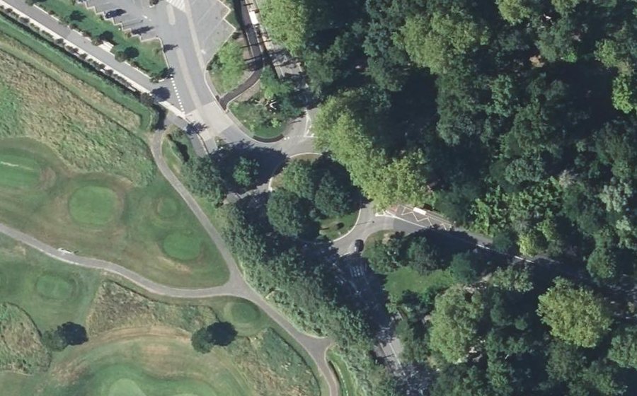 Vue aérienne du Rond-point anonyme n°37930493