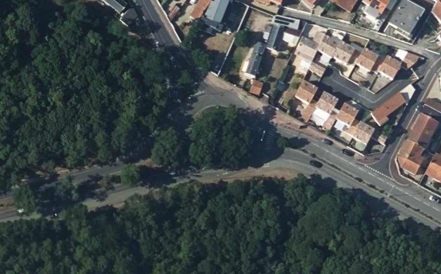 Vue aérienne du Rond-point anonyme n°37930910