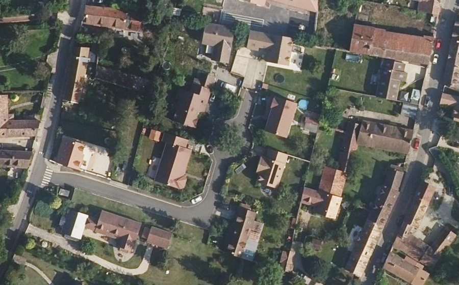 Vue aérienne du Rond-point anonyme n°379352837