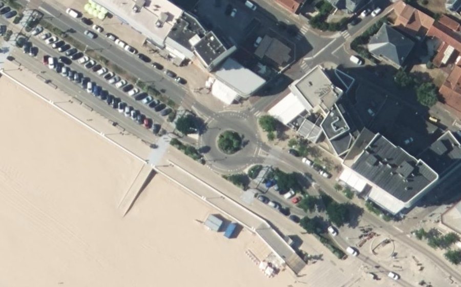Vue aérienne du Rond-point anonyme n°37935770