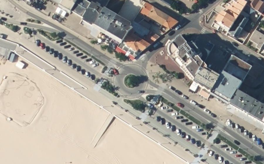 Vue aérienne du Rond-point anonyme n°37935773
