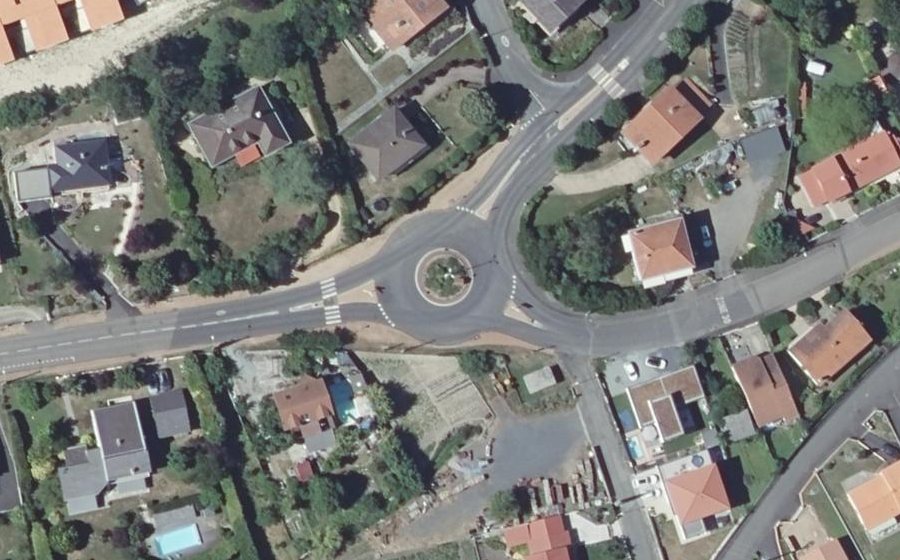 Vue aérienne du Rond-point anonyme n°37938139