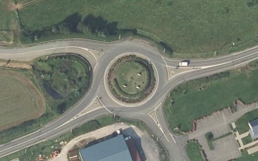 Vue aérienne du Rond-point anonyme n°379391004