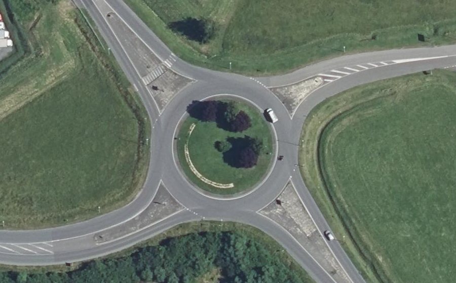 Vue aérienne du Rond-point anonyme n°37959562