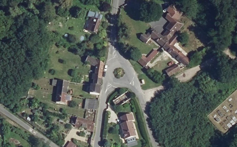 Vue aérienne du Rond-point anonyme n°37959961