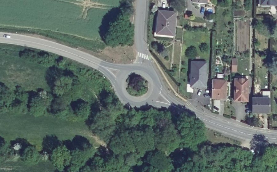 Vue aérienne du Rond-point anonyme n°37965137