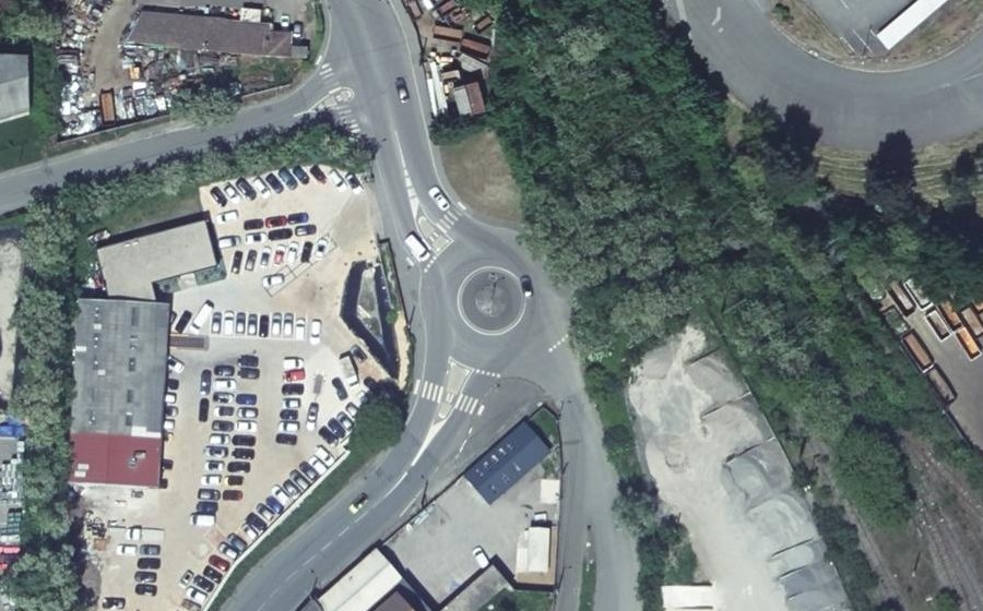 Vue aérienne du Rond-point anonyme n°379709801