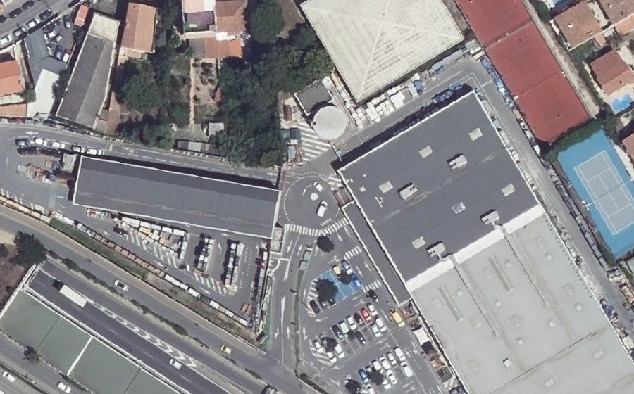 Vue aérienne du Rond-point anonyme n°379808993