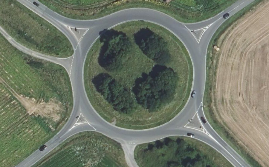 Vue aérienne du Rond-point anonyme n°37981723