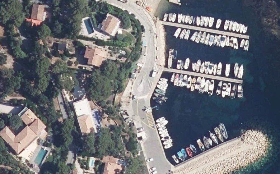 Vue aérienne du Rond-point anonyme n°37991681
