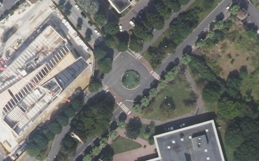 Vue aérienne du Rond-point anonyme n°37992168