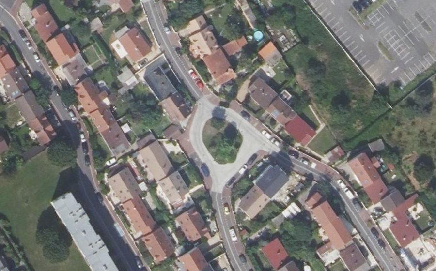 Vue aérienne du Rond-point anonyme n°37992183