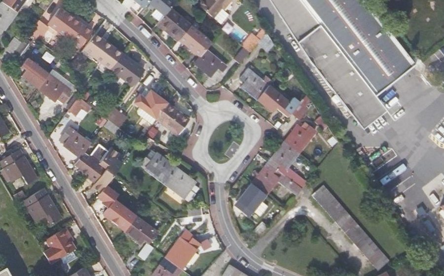Vue aérienne du Rond-point anonyme n°37992185