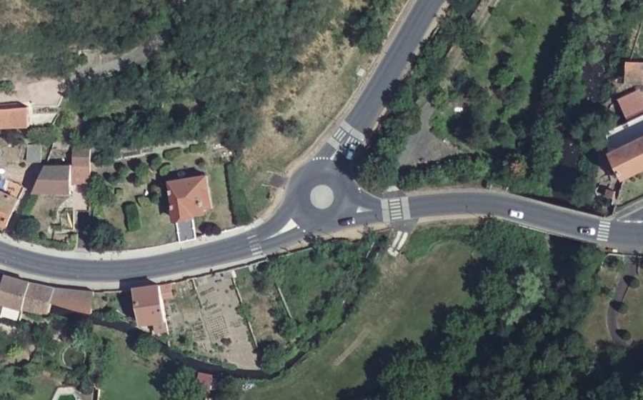 Vue aérienne du Rond-point anonyme n°380005432