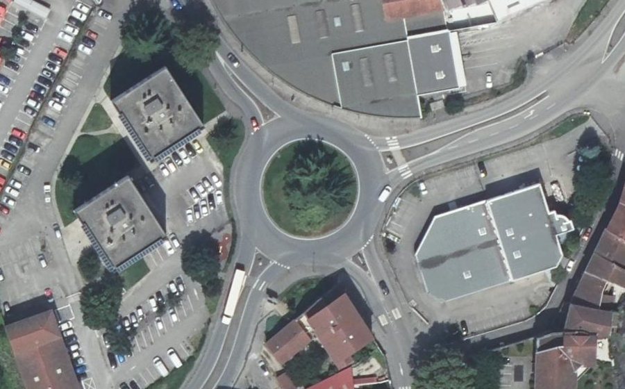 Vue aérienne du Rond-point anonyme n°38010105